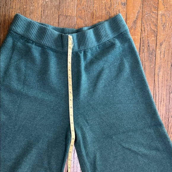 NWOT a new day 2 pc lounge set. Size Large - Picture 7 of 7